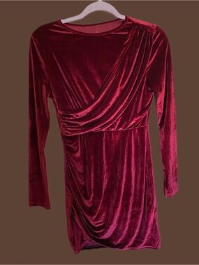 Women’s Burgundy Velvet Long-Sleeve Draped Mini Dress